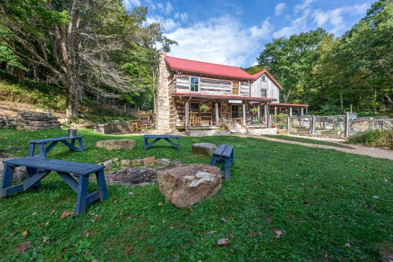 Woods Hole Hostel, Giles County - Virginia Outdoors Foundation